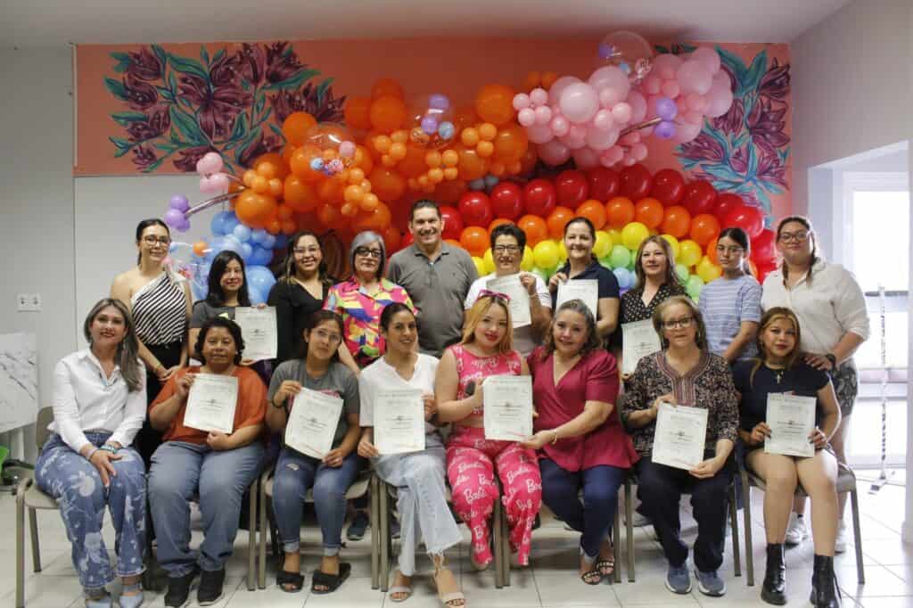 Impulsa CEJUM autonomía económica de las mujeres con taller de decoración con globos