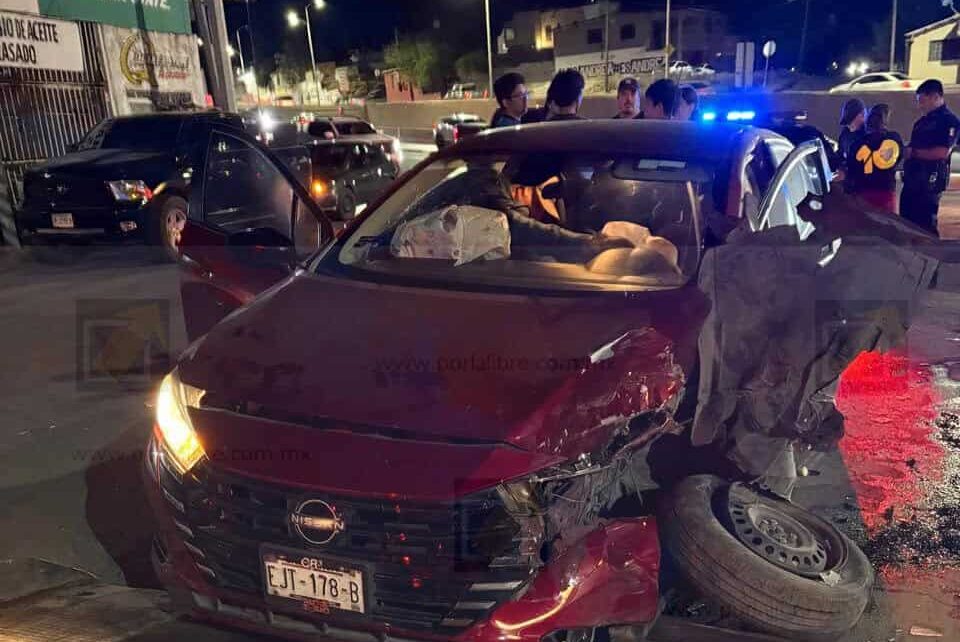 Choque frontal en Periférico de la Juventud deja una mujer lesionada