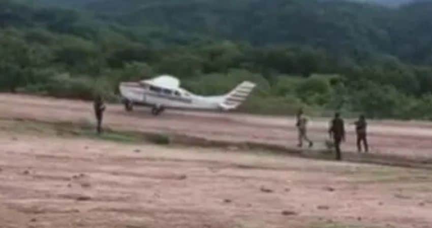 Reportan aterrizaje de emergencia de una avioneta en el Triángulo Dorado por supuestos disparos