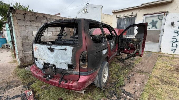 incendio-consume-camioneta-en-praderas-del-sur.jpeg Incendio consume camioneta en Praderas del Sur