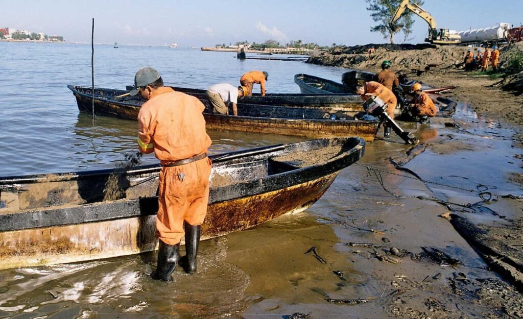 Recogen 889.4 toneladas de hidrocarburo en 48 playas del Golfo de México tras emanaciones