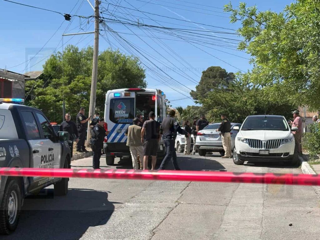 Hombre herido en el pecho logra conducir hasta casa de familiares para pedir ayuda