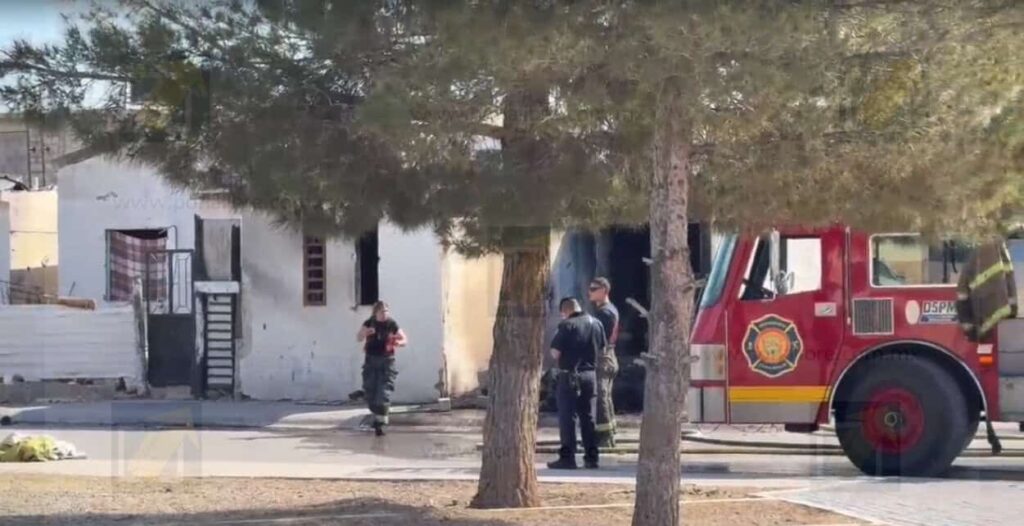 Incendio consume vivienda en Praderas del Sur; rescatan a hombre y su mascota