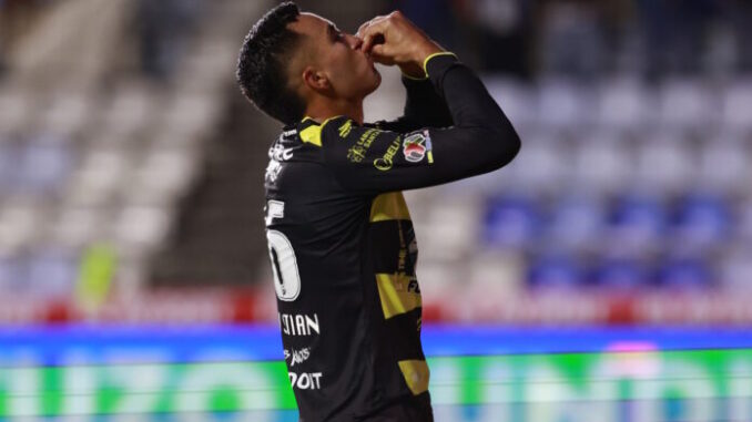 el-colombiano-rivera-dice-que-no-ha-mostrado-todo-su-reperetorio-en-pachuca-696x429.jpg