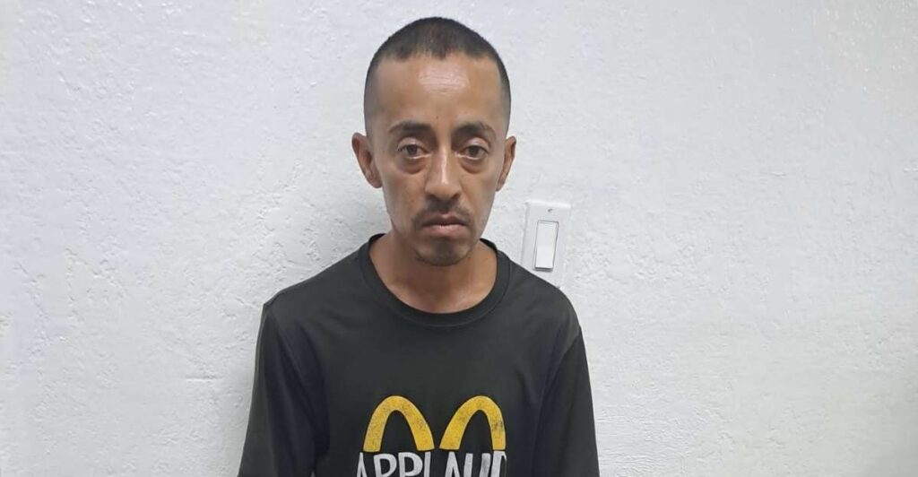 Buscan a familiares de hombre localizado desorientado en Villa Residencial