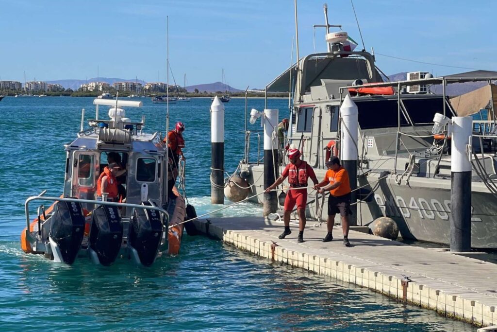 Marina rescata a 11 personas en inmediaciones de Bahía de La Paz, Baja California Sur