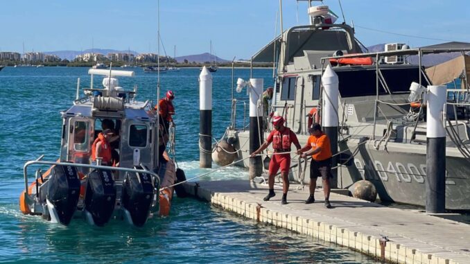 Marina rescata a 11 personas en inmediaciones de Bahía de La Paz, Baja California Sur