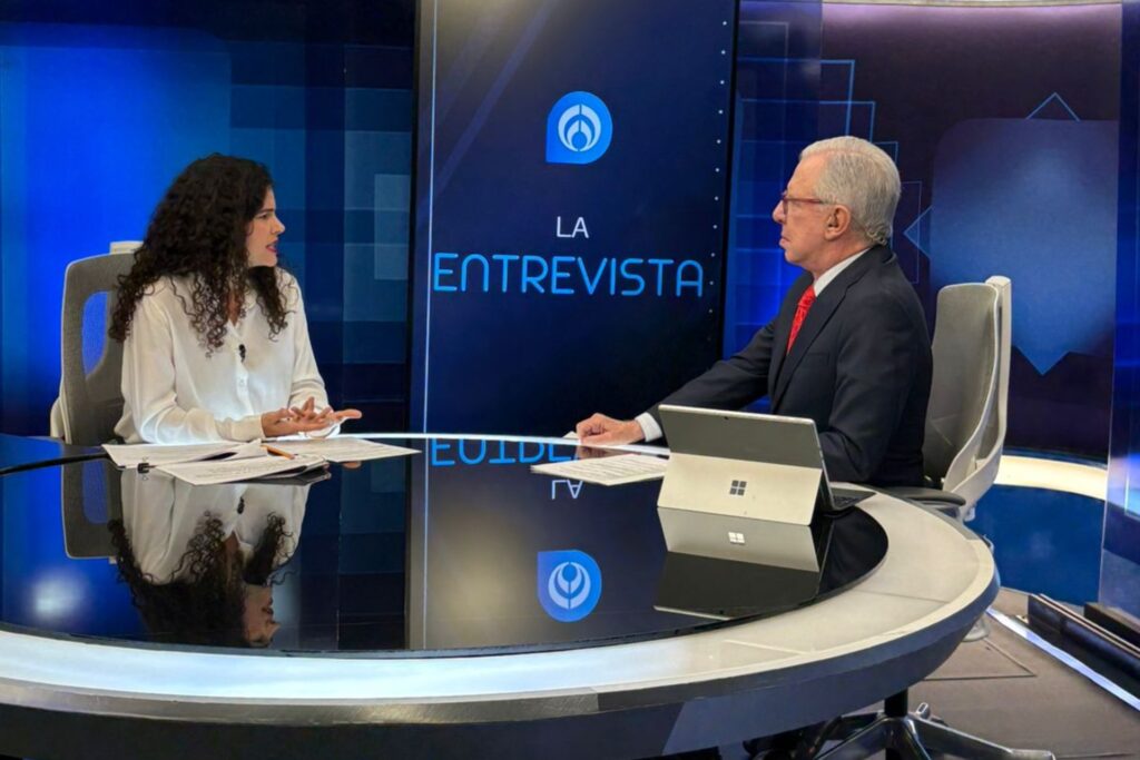 Luisa Alcalde explica cómo será «Derecho de Réplica», el programa del Gobierno para combatir la desinformación