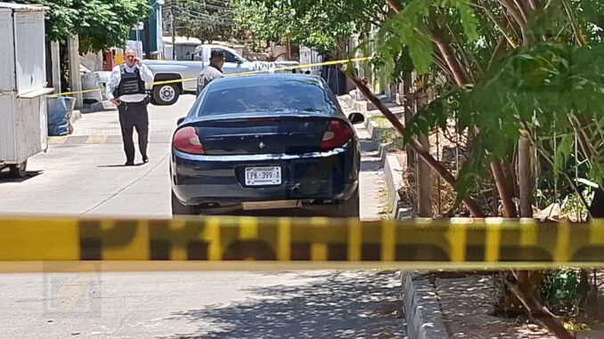 Localizan vehículo vinculado a robo de 300 mil pesos tras operativo en la colonia San Felipe
