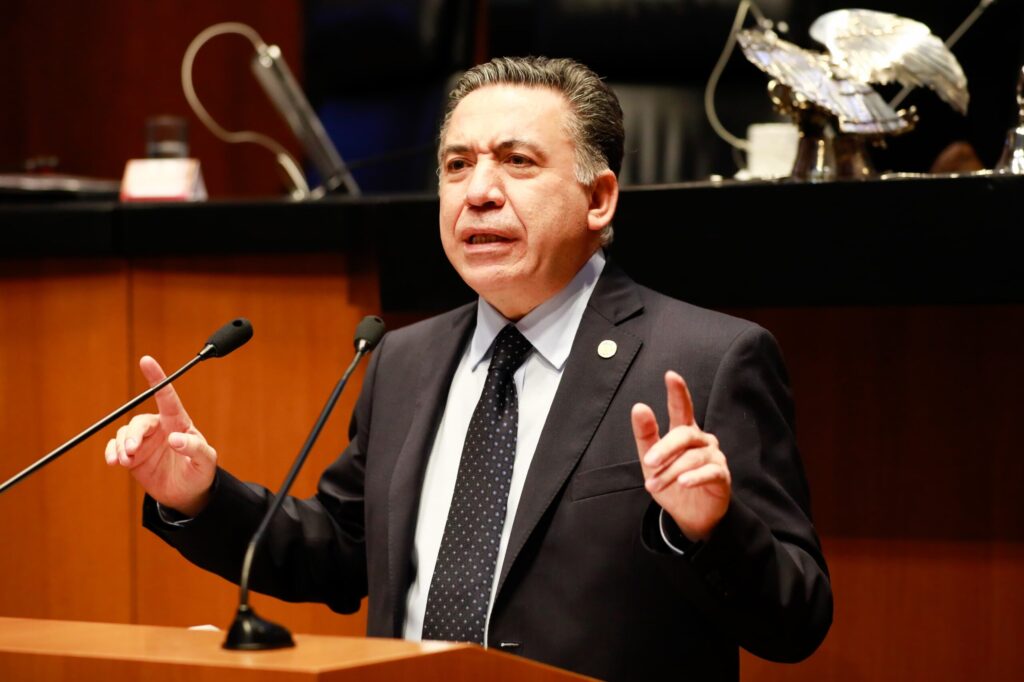 Senador Izunza, señalado como narcopolítico pide licencia de dos días por «embestida mediática»