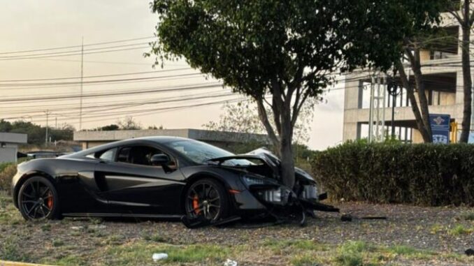 choque-de-mclaren-en-juriquilla-queretaro-696x429.jpg