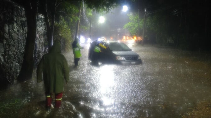 fuertes-lluvias-azotan-el-sur-de-la-cdmx-severas-inundaciones-en-cuajimalpa.jpg Fuertes lluvias azotan el sur de la CDMX; severas inundaciones en Cuajimalpa
