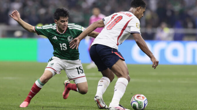gilberto-mora-jude-bellingham-mexico-inglaterra-mundial-2026-696x463.jpg