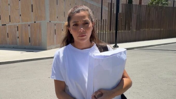 veronica-ruffo-a-las-afueras-de-la-embajada-de-eeuu-en-cdmx-1024x631.jpg